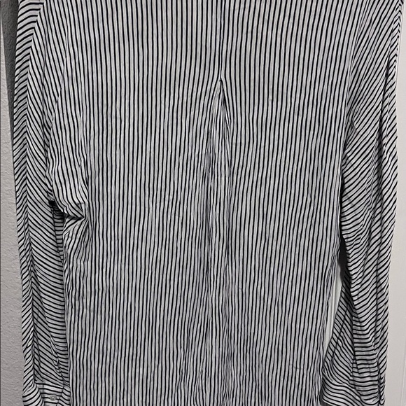 Zara black and white striped blouse in medium - Picture 5 of 5